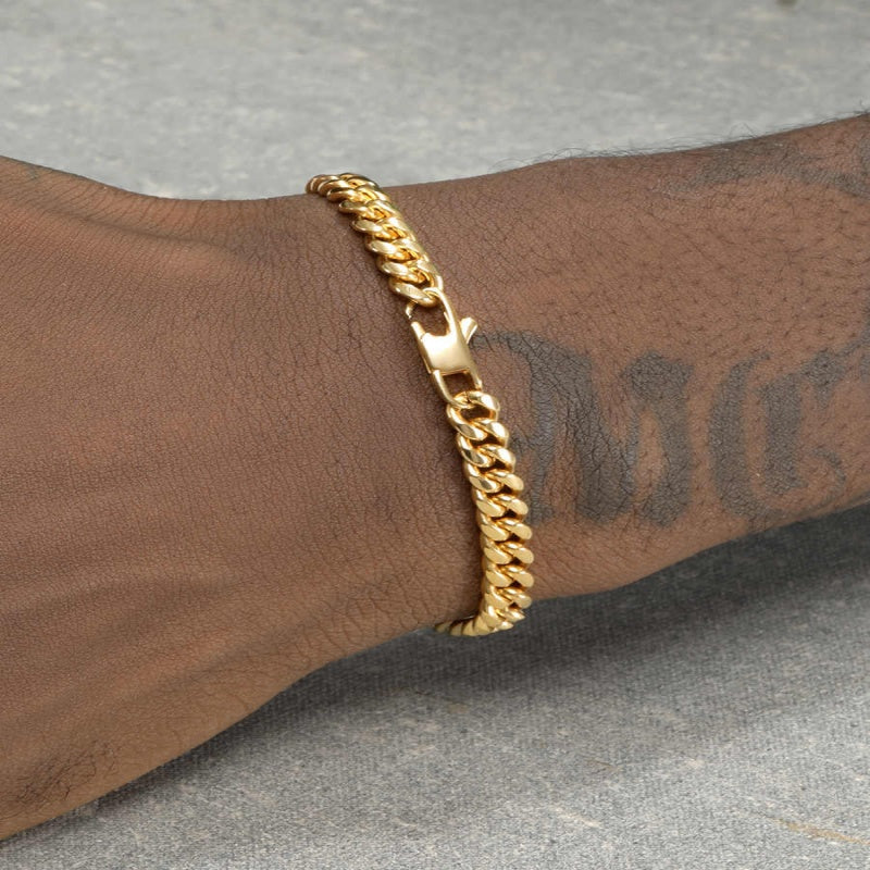 18K gold-plated slim Cuban chain bracelet, close-up product view